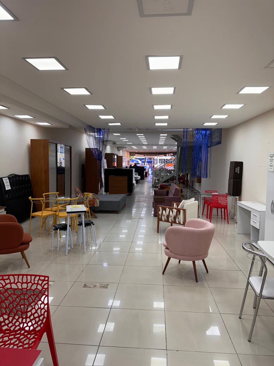 Outro ângulo da loja comercial